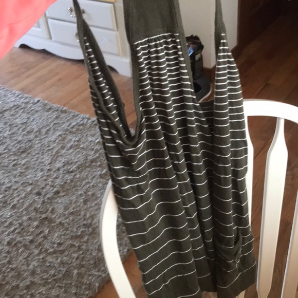 Longer but cropped shirt - Picture 7 of 8